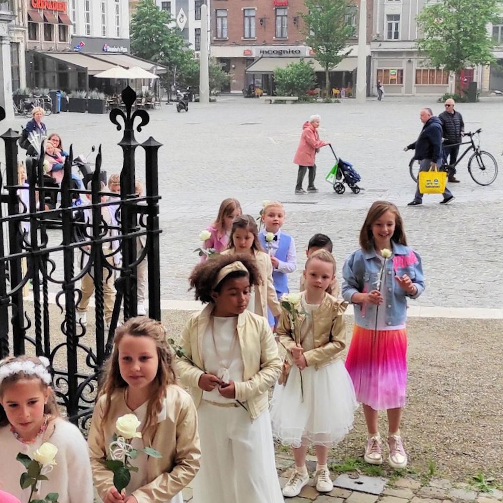 O.-L.-V.-TEN-POELKERK EERSTE COMMUNIE