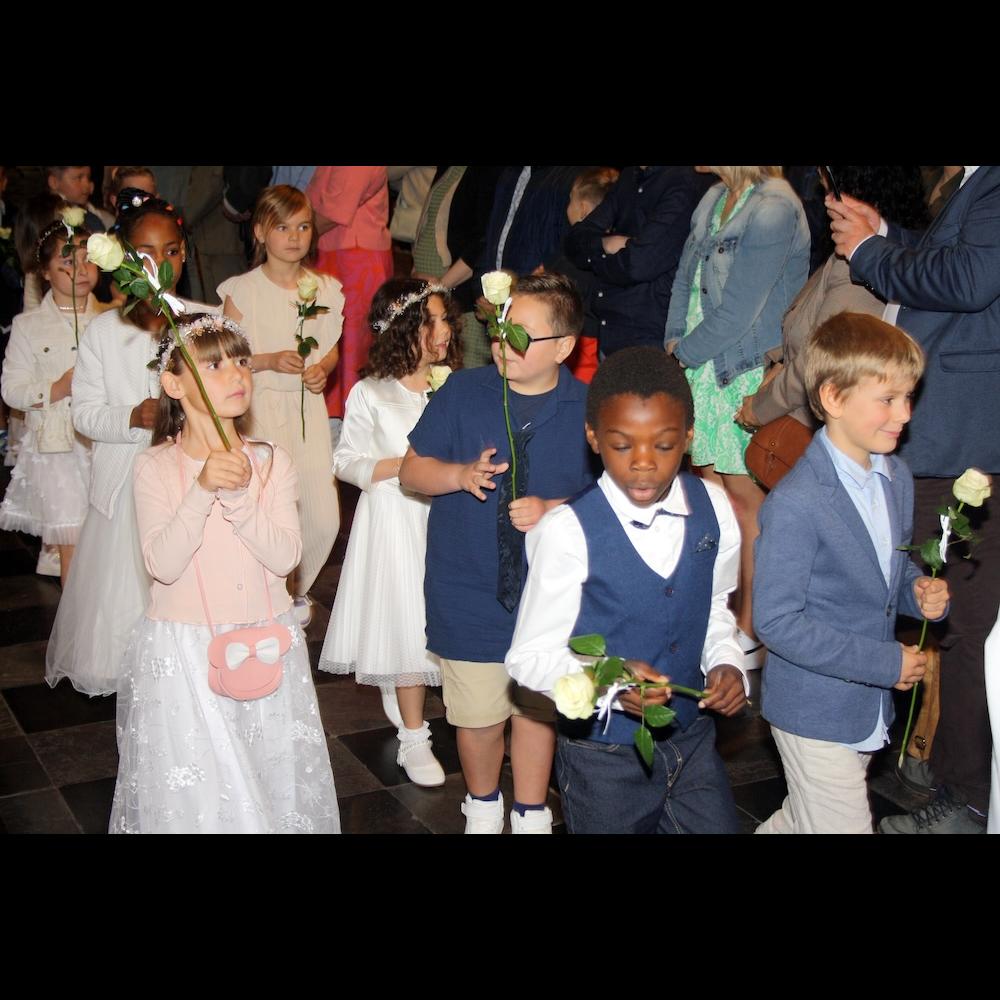 Op hemelvaartdag, 9 mei hebben in onze Sint-Germanuskerk 34 kinderen voor het eerst de H. Communie mogen ontvangen.